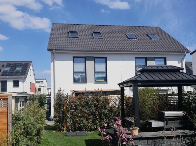 Im Ritterschlag, provisionsfrei,5 Zi modern,schöner Garten