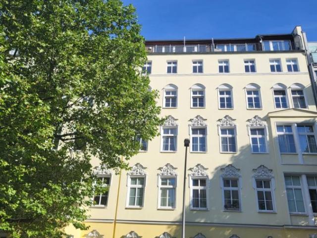 Provisionsfrei* 116 m² Altbaujuwel in Berlin Mitte 4 Zimmer, Lift & Garten nahe Charité & BND
