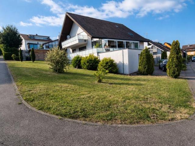 Provisionsfrei: 2 Familienhaus mit Sauna & Doppelgarage, Keltern