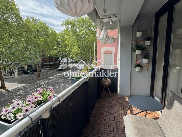 Provisionsfrei: 2 Zimmer Wohnung in Rheinnähe mit Balkon, modernisiertem Tageslichtbad & Aufzug