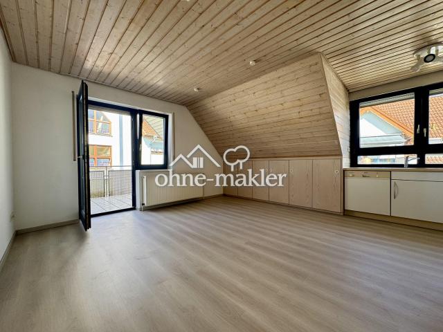 Provisionsfrei: 2 Zimmer Wohnung DG mit Balkon in betreuter Wohnanlage