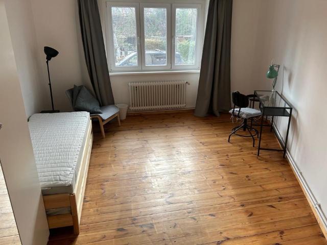 Provisionsfrei: 2 Zimmer Altbauwohnung mit Dielenboden, Steglitz