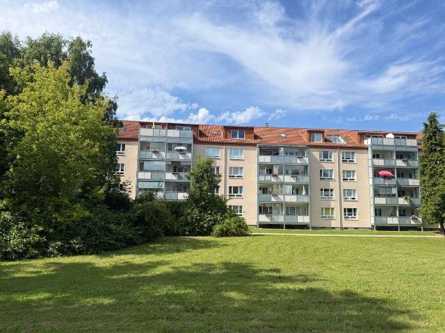 PROVISIONSFREI* 3 Raum Eigentumswohnung in Reutershagen mit Wannenbad, Einbauküche und Balkon. !
