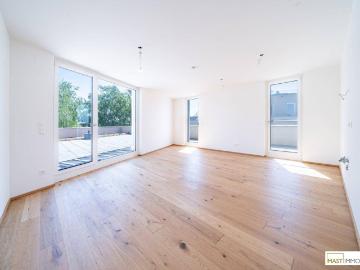 Provisionsfrei* 3 Zimmer Wohnung mit über 170qm Außenfläche!