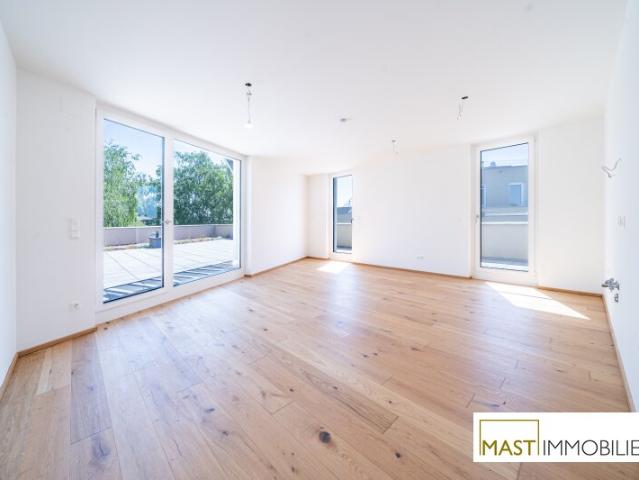 Provisionsfrei* 3 Zimmer Wohnung mit über 170qm Außenfläche!