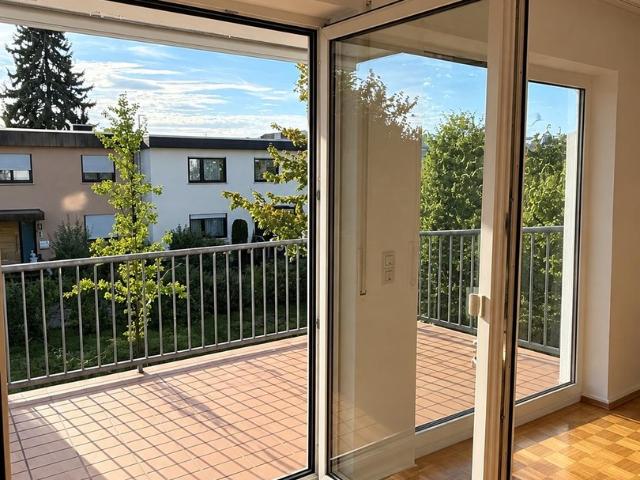 Provisionsfrei: 3 Zimmer Wohnung mit grossem Süd Balkon, Keller und Stellplatz