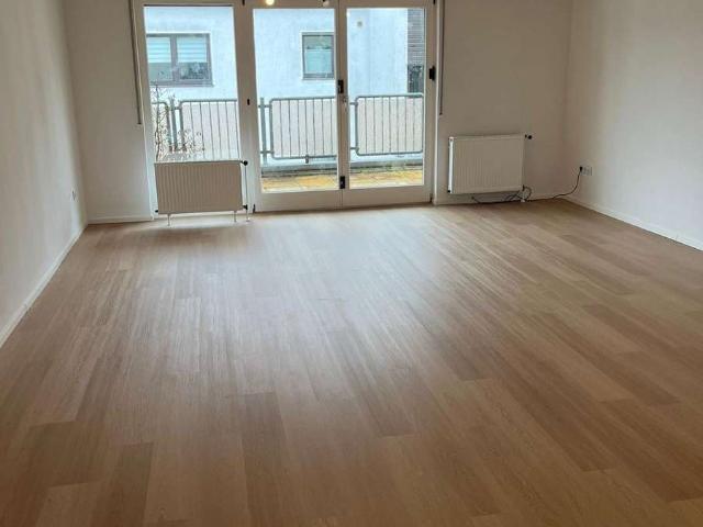 Provisionsfrei: 3 Zimmer Wohnung mit großer Terrasse, Tiefgaragenstellplatz und Feldrandlage