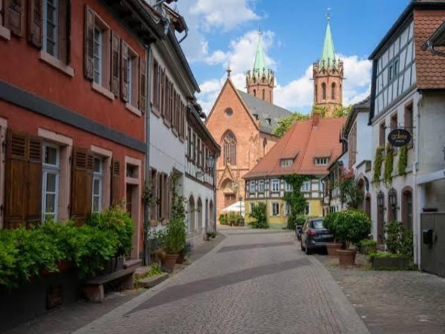 Provisionsfrei | 3 Zimmer EG Wohnung mit 150 m² Garten Ladenburg
