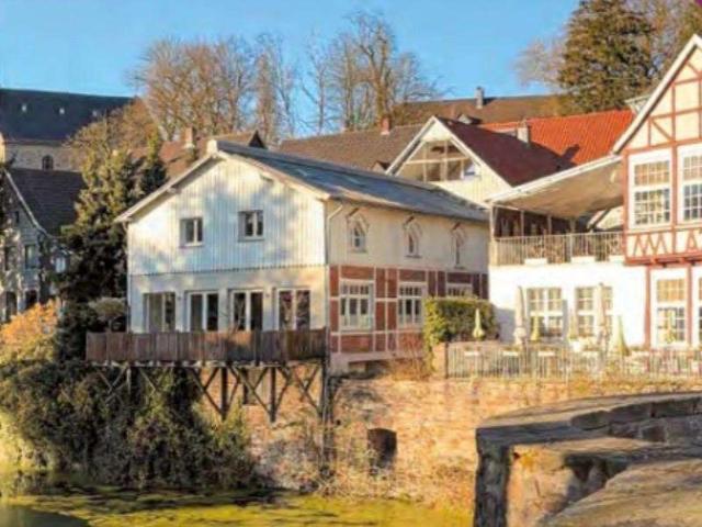 Provisionsfrei: 3tlg. Luxus Stadthaus in Kettwig, z.Zt. 11% EK Rendite incl. freiem Luxus Loft