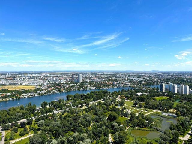 PROVISIONSFREI THE WATERFRONT CURIOSITY ABSOLUTE SELTENHEIT – EIGENGRUND BEI DER ALTEN DONAU!