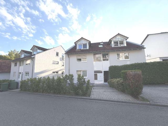 Provisionsfrei TOP 4 Zimmer DG Wohnung in sehr guter Lage zwei Bäder Gäste WC EBK TG