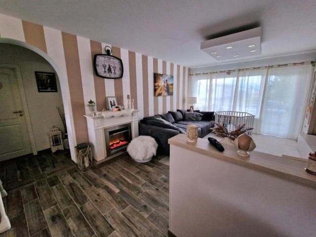 Provisionsfrei:Top sanierte 4 Zimmer Wohnung|87m²|Balkon|EBK|2StP