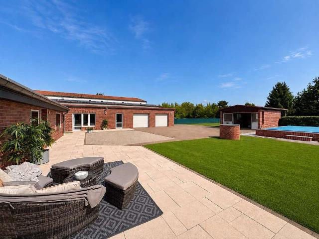 PROVISIONSFREI: Traum Bungalow mit Pool & XL Grundstück – 2 Wohneinheiten & weitere Möglichkeiten