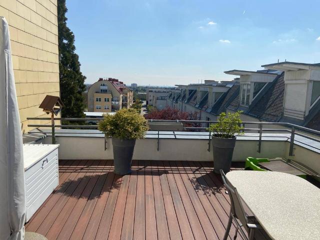 Provisionsfrei! Traumhafte Dachgeschosswohnung, große Terrasse, inkl. Garagenplatz