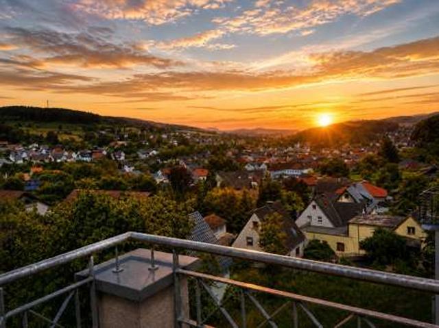 Provisionsfrei: Traumhafte Eigentumswohnung mit Balkon & einmaliger Aus & Fernsicht über Balve