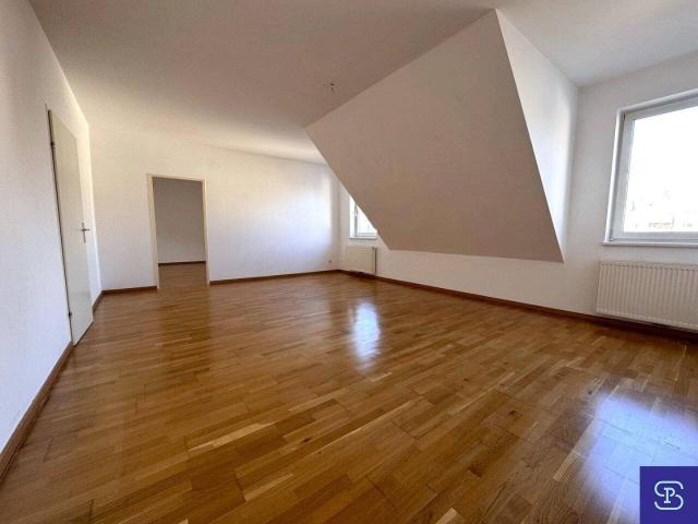 Provisionsfrei: Unbefristete 99m² DG Wohnung mit 3 Zimmern U1 Nähe!