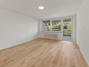PROVISIONSFREI und sofort einziehen Frisch renovierte Wohnung mit Terrasse und Hobbyraum