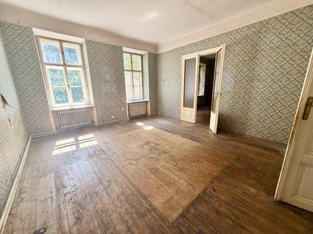 PROVISIONSFREI VOM EIGENTÜMER! UNSANIERTE 3 ZIMMER WOHNUNG MIT BALKON IN DER WESTBAHNSTRASSE!