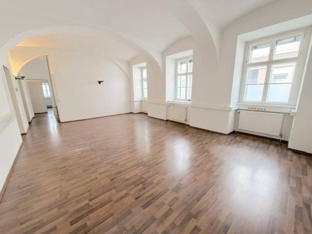 PROVISIONSFREI VOM EIGENTÜMER! UNSANIERTE 4 ZIMMER ALTBAUWOHNUNG IN DER WASAGASSE!