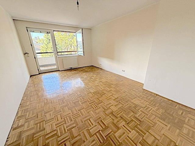 PROVISIONSFREI VOM EIGENTÜMER! UNSANIERTE 4 ZIMMER WOHNUNG MIT LOGGIA IN GERSTHOF!