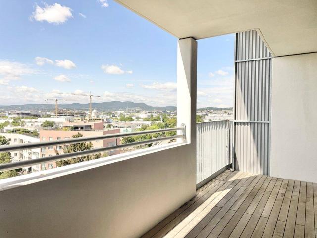 PROVISIONSFREI VOM EIGENTÜMER! SCHÖNE 2 ZIMMER WOHNUNG MIT LOGGIA UND TOLLEM AUSBLICK!