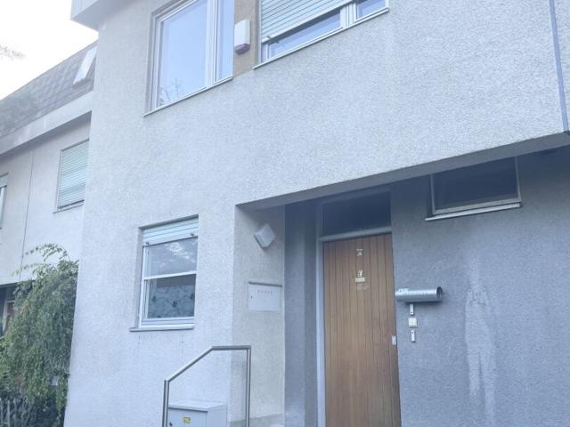 ​​​​​​​Provisionsfrei vom Eigentümer! Sanierungsbedürftiges 5 Zimmer Reihenhaus mit Eigengarten!