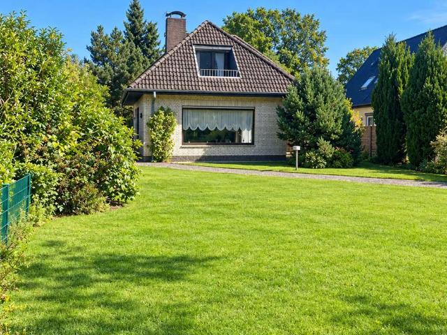 Provisionsfrei von privat: Einfamilienhaus Wald nah auf ca. 944 m² Grundstück in Ahrensburg
