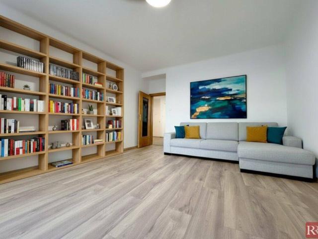 Provisionsfrei vollsanierte 2 Zimmer Wohnung mit ausgezeichneter Infrastruktur