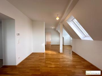 Dachgeschosswohnung zum Verkauf in 2511