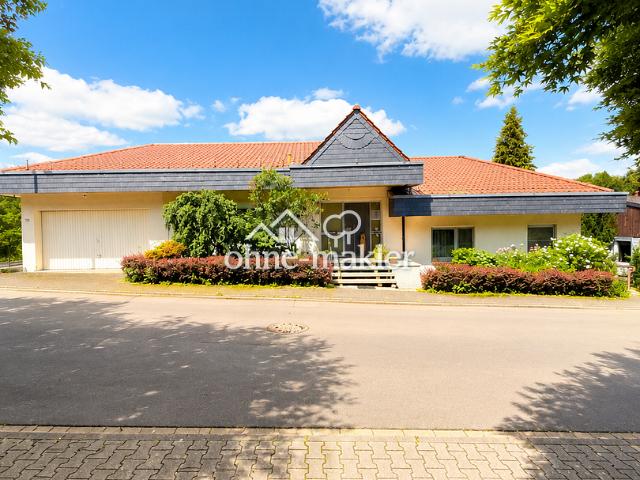 Provisionsfrei: Wohnen mit Weitblick – Einfamilienhaus mit Einliegerwohnung in Idstein Heftrich