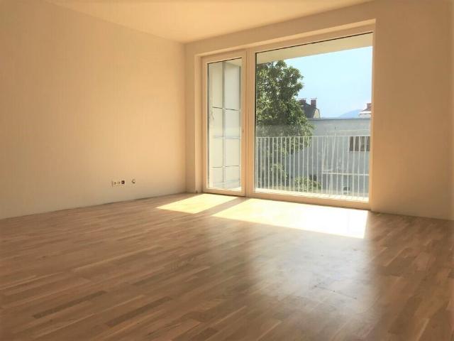 Provisionsfrei! Wunderschöne 2 Zimmer Wohnung mit Balkon in sehr guter und zentraler Lage