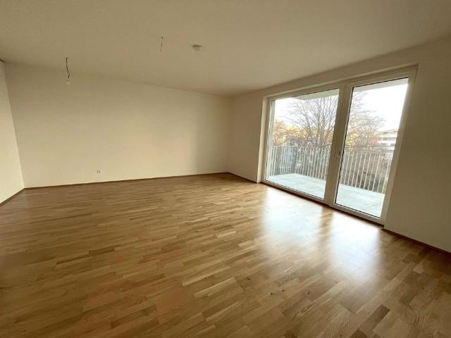 Provisionsfrei – Wunderschöne 2 Zimmer Wohnung mit Balkon und Blick auf Schlossberg in sehr guter und zentraler Lage