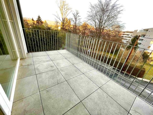 Provisionsfrei – Wunderschöne 2 Zimmer Wohnung mit Balkon und Blick auf Schlossberg in sehr guter und zentraler Lage
