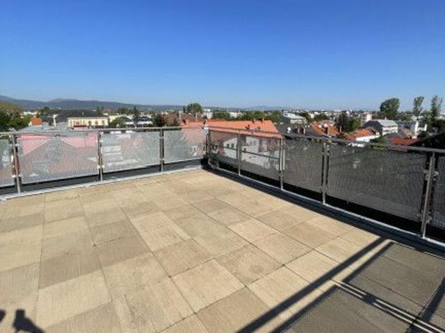 PROVISIONSFREI! Wunderschöne geräumige Dachterrassenwohnung mit super Ausblick auf Wiener Neustadt