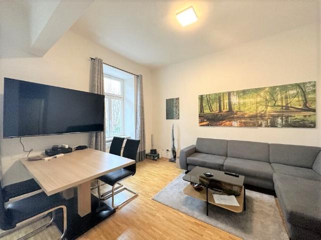 Provisionsfrei – Wunderschöne, sanierte 3 Zimmer Wohnung mit Terrasse und Garten in zentraler Lage – WG geeignet