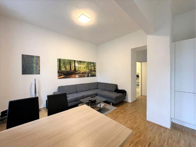 Provisionsfrei – Wunderschöne, sanierte 3 Zimmer Wohnung mit Terrasse und Garten in zentraler Lage – WG geeignet