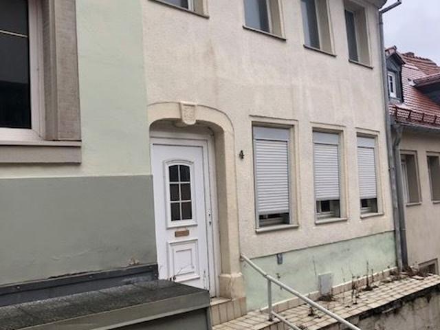 Provisionsfrei Zentral gelegenes Einfamilienhaus RMH mit Garten Sanierungsbedürftig