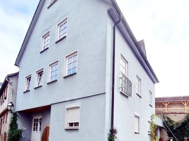 PROVISIONSFREI! ZweifamilienWohnhaus in Niedernhall mit Garage.