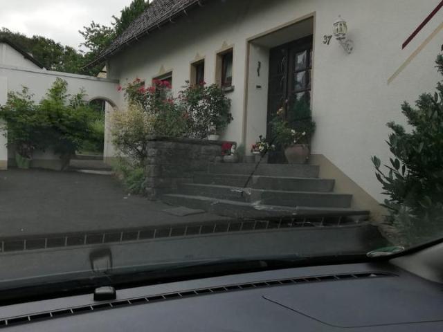 Provisionsfrei Zweifamilienhaus mit Einliegerwohnung