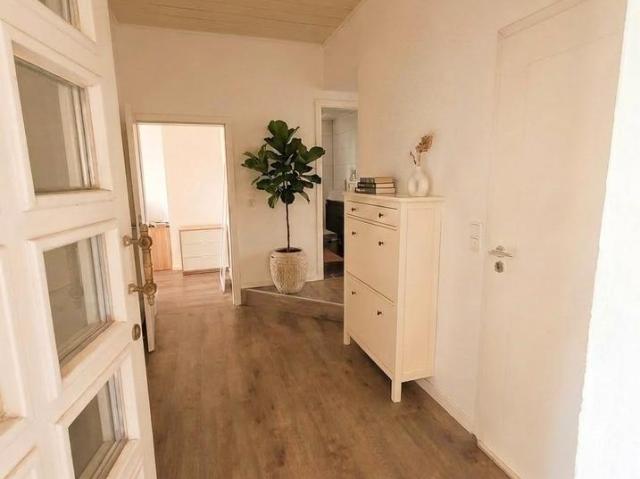 Provisionsfrei! Zweifamilienhaus mit Garten und Pool in Greven