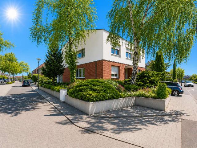 Provisionsfrei: Zweifamilienhaus mit großem Grundstück | Garten | 2 Garagen