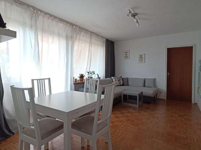 Provisionsfrei! Ab 1. Nov. leerst. Wohnung: 2 Zi EBK, TG Stellpl Westbalk. in Neuwiesenreben