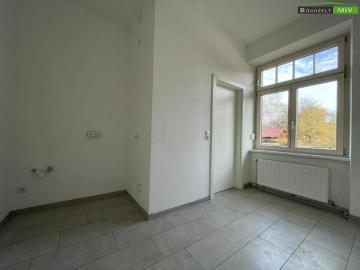PROVISIONSFREI: Altbauwohnung mit Eigengarten und Carport + KNITTELFELD