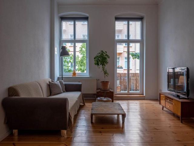 Provisionsfrei: Altbau mit Balkon, Stuck und Dielen im Samariterv