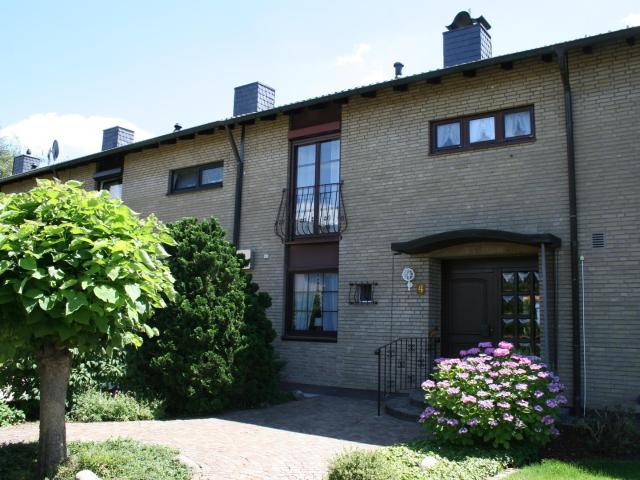 PROVISIONSFREI! Außergewöhnlich gepflegtes Reihenhaus,schöne Sonnenterrasse,Garten,Garage