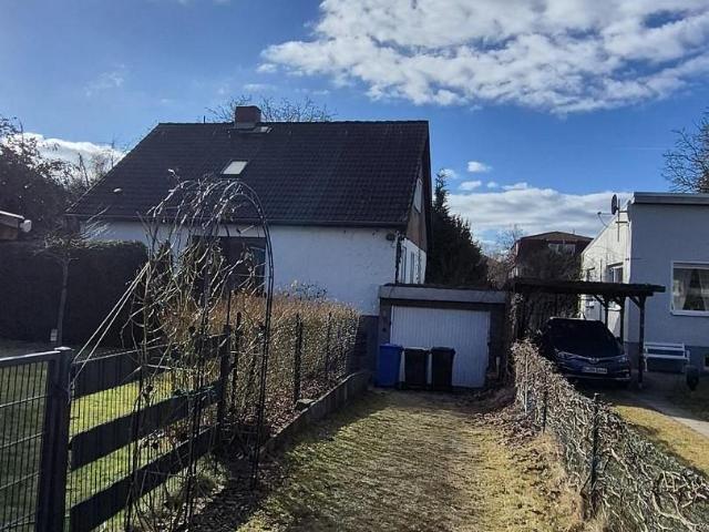 Provisionsfrei, Bezugsfrei: Einfamilienhaus mit Garage in Berlin Rudow Einfamilienhaus Berlin