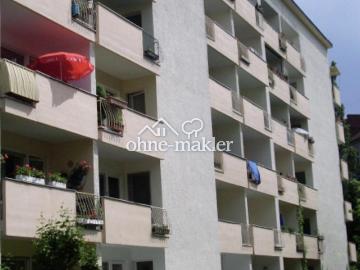 Provisionsfrei & Bezugsfrei: Frisch renovierte 2 Zi. Wohnung mit Südbalkon & Aufzug