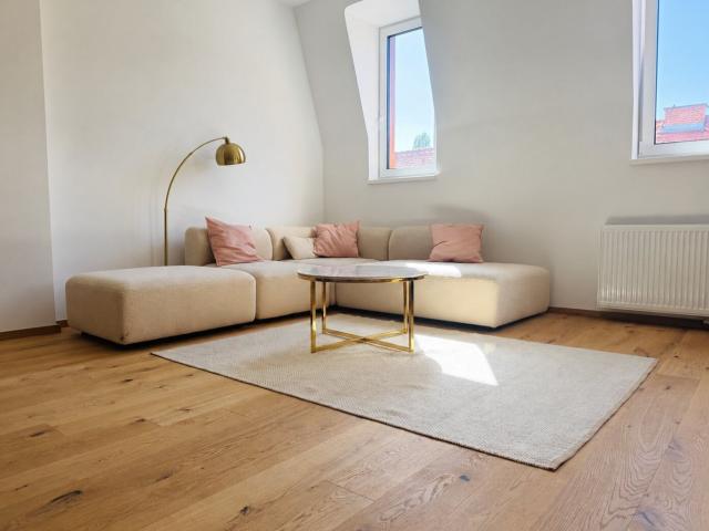Provisionsfrei Charmante, Möblierte und Sanierte Wohnung in Unmittelbarer Nähe zum Augarten!