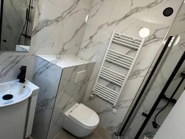 PROVISIONSFREI! Charmante, Modern renovierte groß Garconniere mit Blick auf den Gaisberg in Top Lage/Schallmoos Vermietet für € 1.350 bis Dezember, sehr hohe Rendite hervorragend für Anleger