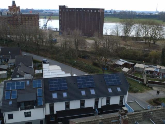 Provisionsfrei* Das letzte Einfamilienhaus/Mittelhaus mit PV+Speicher 10,4 KW+Garage 140m zum Rheinufer Energiebedarf 22,4 kWh/m2/a